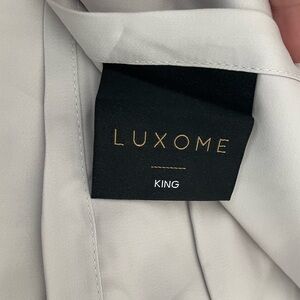 NEW Luxome King Bamboo Sheet Set In Stone Grey
New without tags w defect